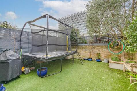 Ivy Crescent, W4 - TO LET