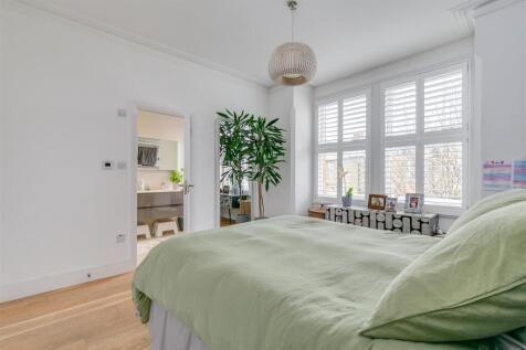 Ivy Crescent, W4 - TO LET