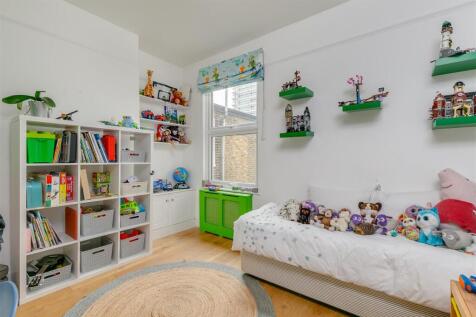 Ivy Crescent, W4 - TO LET