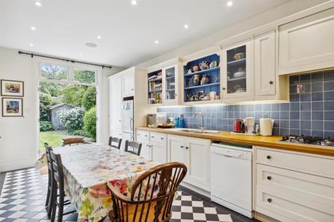 Hadley Gardens, W4 - FOR SALE