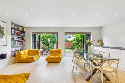 Cosmur Close, W12 - FOR SALE
