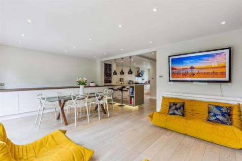 Cosmur Close, W12 - FOR SALE