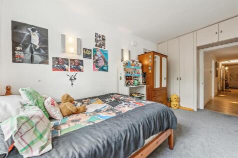 Chiswick High Road, W4