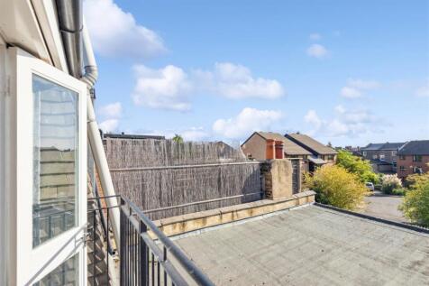 17 Kent Road W4 5EY-16.jpg