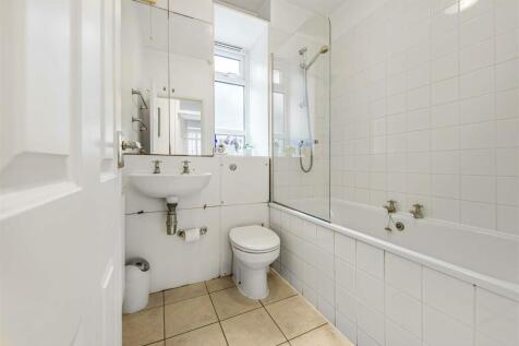 Bathroom, Queens Court, Eden Harper
