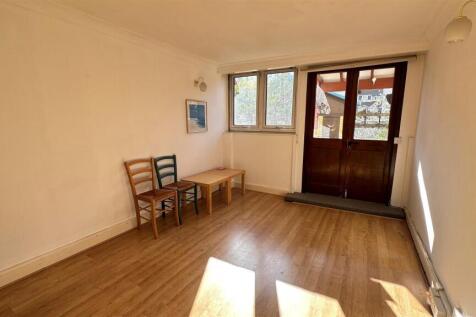 Youngs Ct, Living room