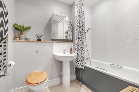 Bathroom, Drapers Court, Eden Harper SW11