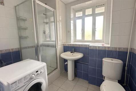 Ravenet St, Bathroom.jpg