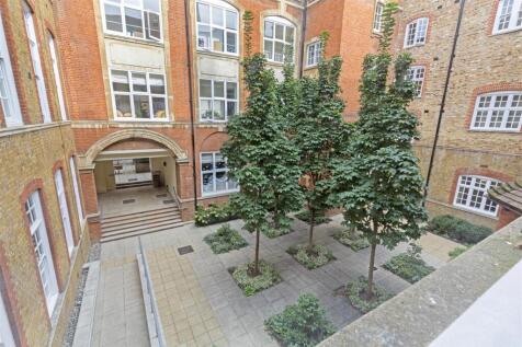 Courtyard, Kingsway Square, Battersea