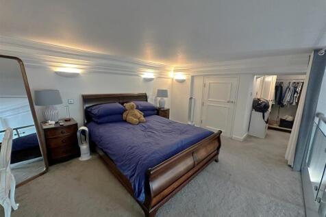 Bedroom 1, Kingsway Square, Battersea