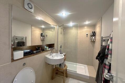 Shower Room, Kingsway Square, Battersea