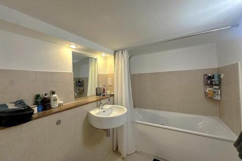 En-Suite Bathroom, Kingsway Square, Battersea