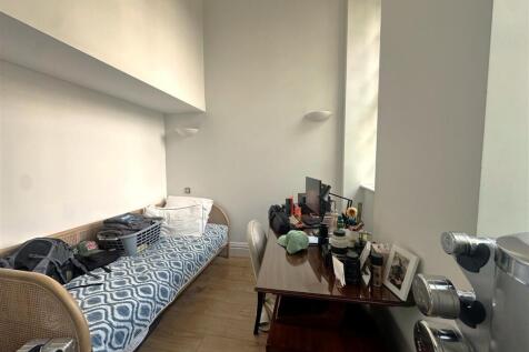 Bedroom 2, Kingsway Square, Battersea