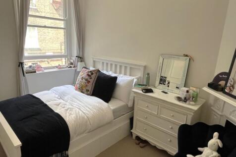 Bedroom 1, Albert Palace Mansions, Eden Harper SW1