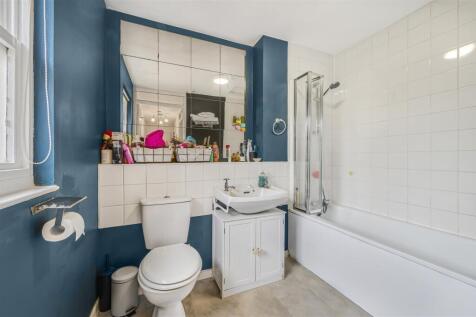 Bathroom, Daley Thompson Way, Eden Harper Batterse