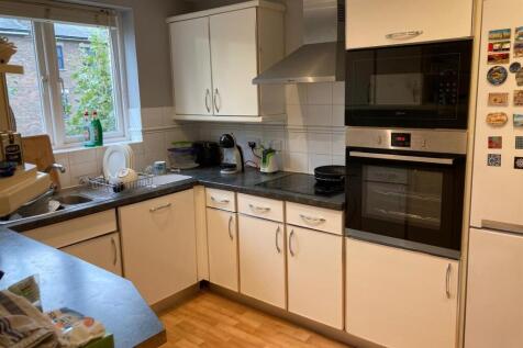 Prices Court OG kitchen.jpg