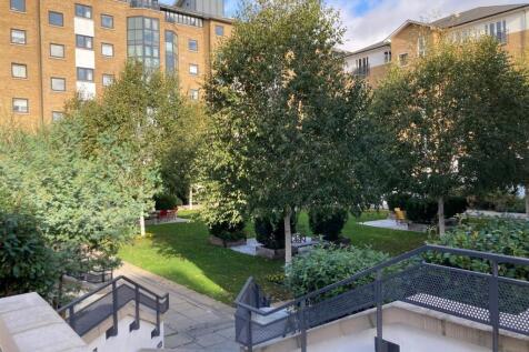 Prices Court , courtyard, Eden Harper SW11