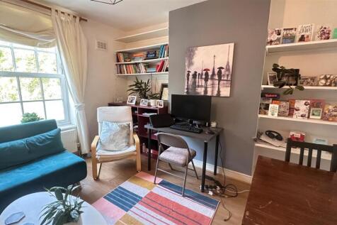 Ascalon House - Living room 1.jpg