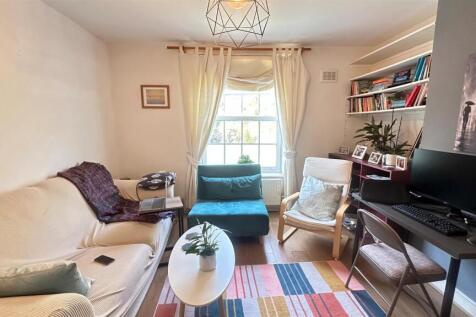 Ascalon House - Living room.jpg