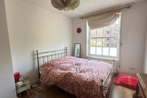 Ascalon House - bedroom.jpg