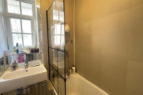 Ascalon House - bathroom.jpg