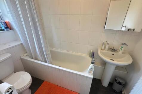 Wenham, Bathroom, EH.jpg
