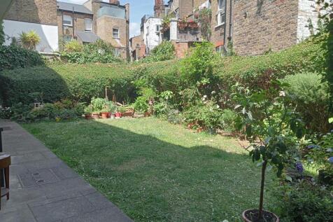 Communal Garden,Queens Court, Eden Harper SW11
