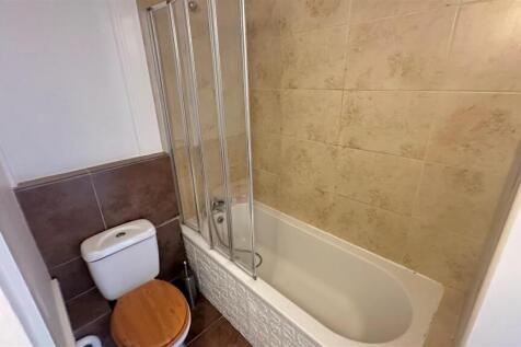 Connor Court, Bathroom1, EH.jpg