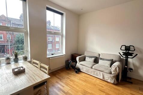 Queenstown road - Living room.jpg