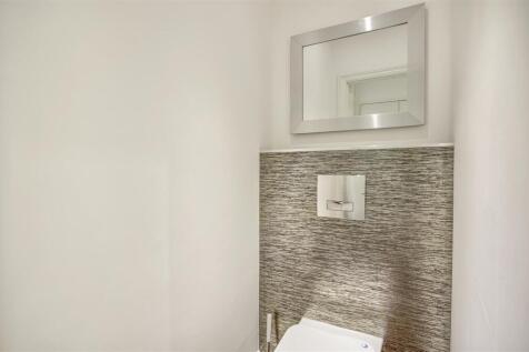 Eden_Harper_Queenstown RdSW8