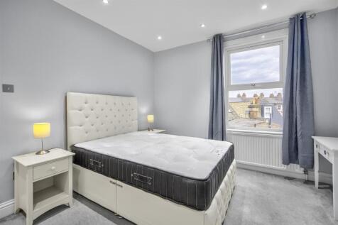 Eden_Harper_Queenstown RdSW8