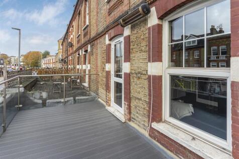 Eden_Harper_Queenstown RdSW8