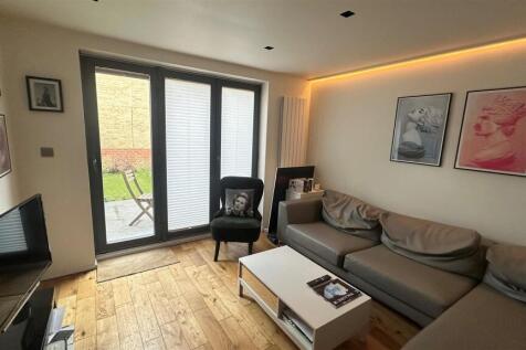 Oak terrace, living room