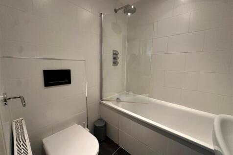 Warriner gdns, bathroom, EH.jpg