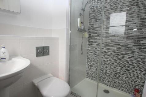 Ensuite shower ro...