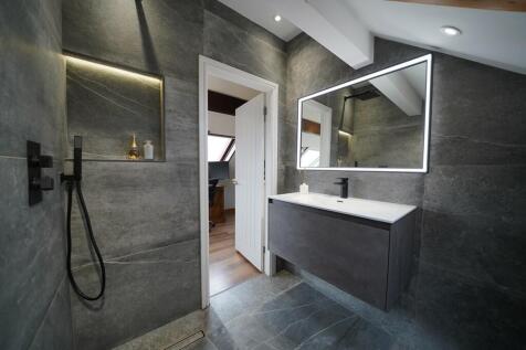 Bedroom 2 ensuite