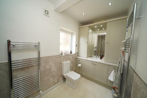 Downstairs Shower...