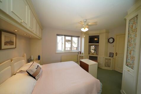 Master Bedroom Su...