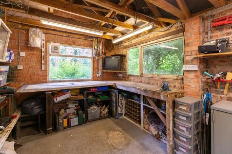 Garage/Workshop