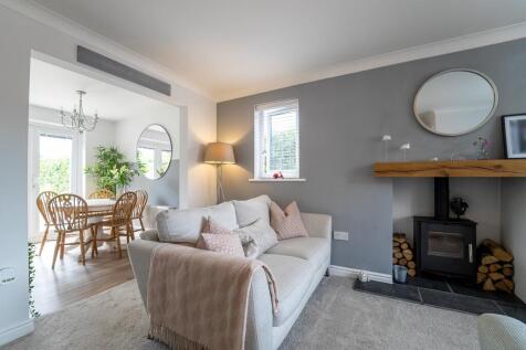 Living Room/Loung...