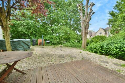 Decking and communal gardens