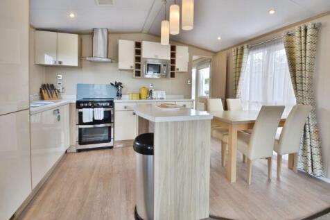 Kitchen/breakfast room with dining area