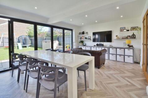 Dining/family room