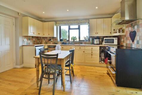 Kitchen/breakfast room from hall