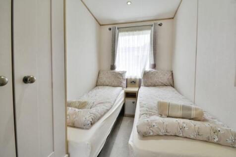 Twin bedroom
