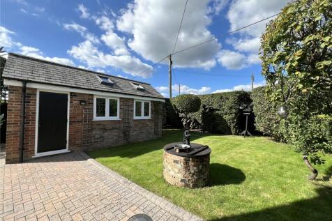 Front Garden/Store