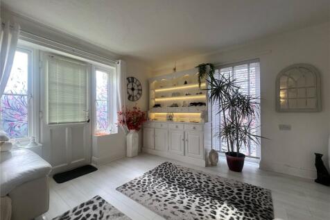 Sitting/Dining Room