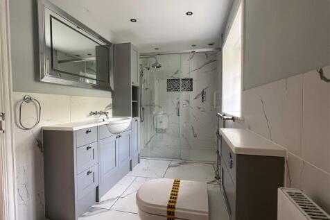 Jack&amp;jill Bathroom