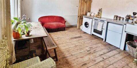 Comm Kitchen/Diner