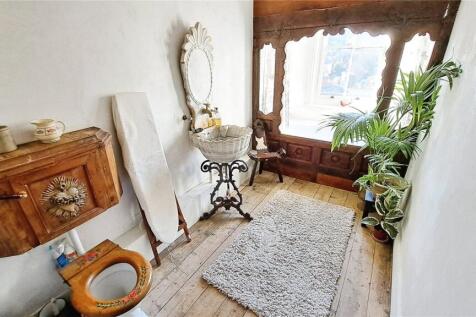 Communal Bathroom/Wc